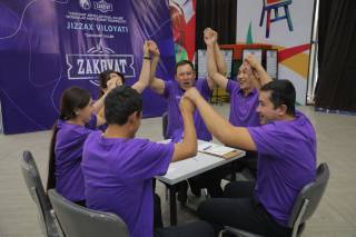 Jizzaxda maktab maslahatchilari “Zakovat”da bellashdi