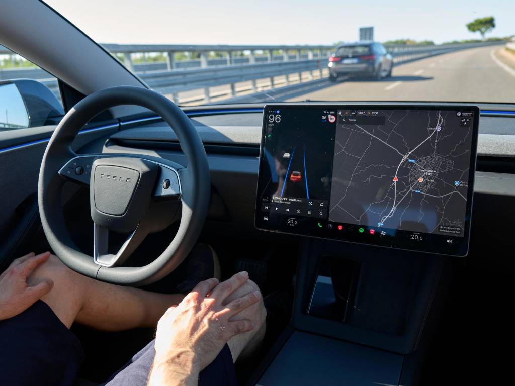 "Tesla"ga Yevropa yo‘llarida “yolg‘iz” yurishga ruxsat beriladi(mi)?