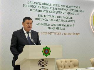 La delegación de Uzbekistán asiste a la 27ª reunión de la CEI sobre producción de semillas