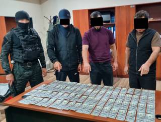 Қалбаки доллар савдоси фош этилди