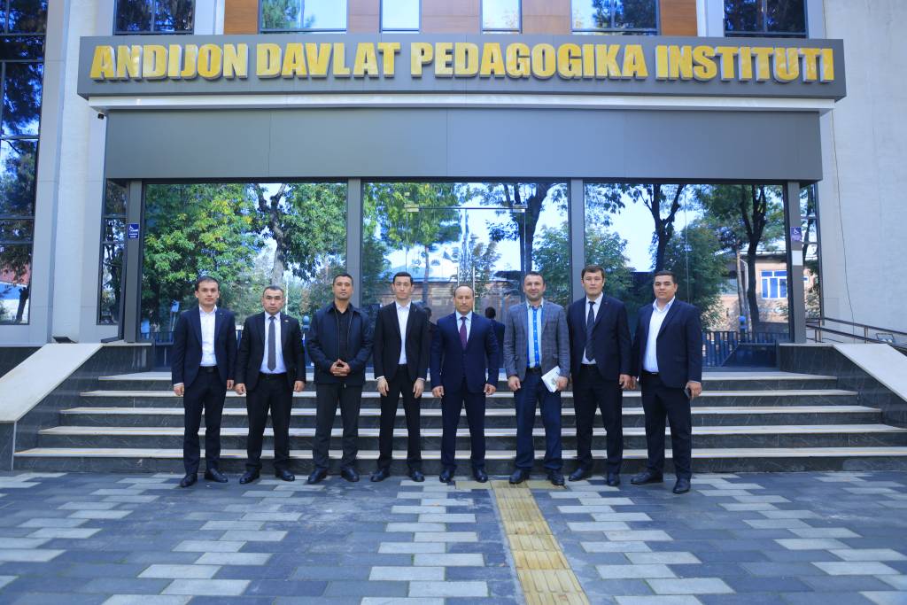 Ijodkorlar talaba yoshlar bilan uchrashdi