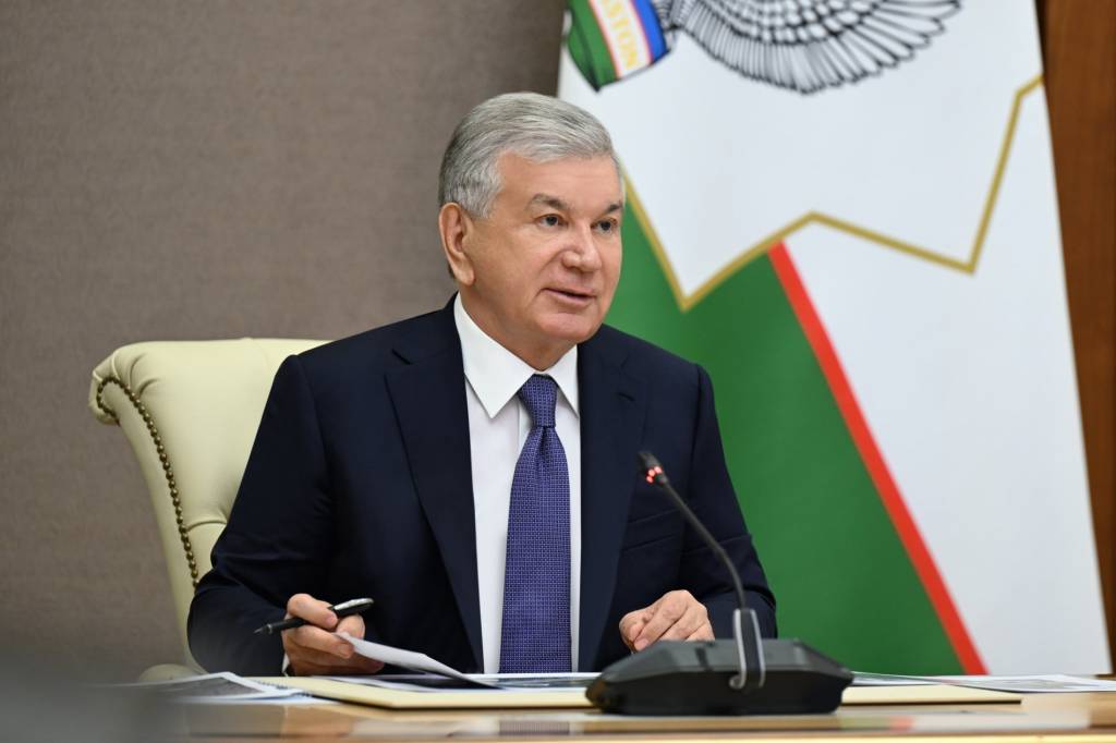 President reviews projects to develop mahallas and social infrastructure in Tashkent
