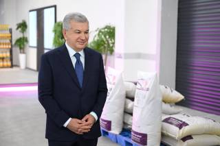 Президент ознакомился с деятельностью ресурсосберегающего текстильного предприятия в Карши