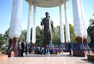 Қадринг баланд бўлсин, она тилим!
