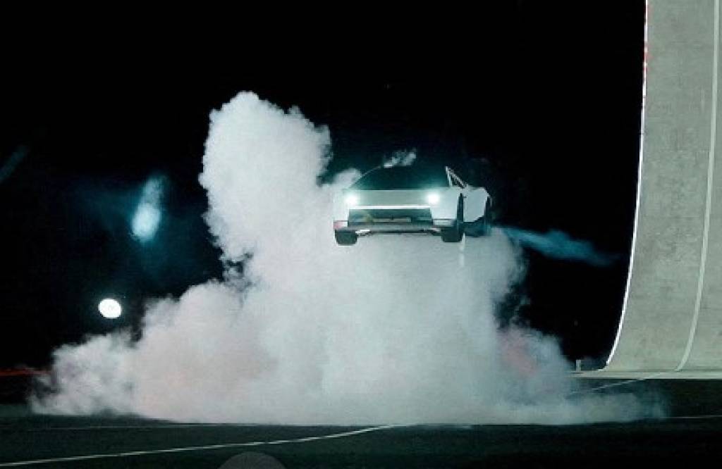 Взлетят ли продажи и акции "Tesla" благодаря летающему авто?
