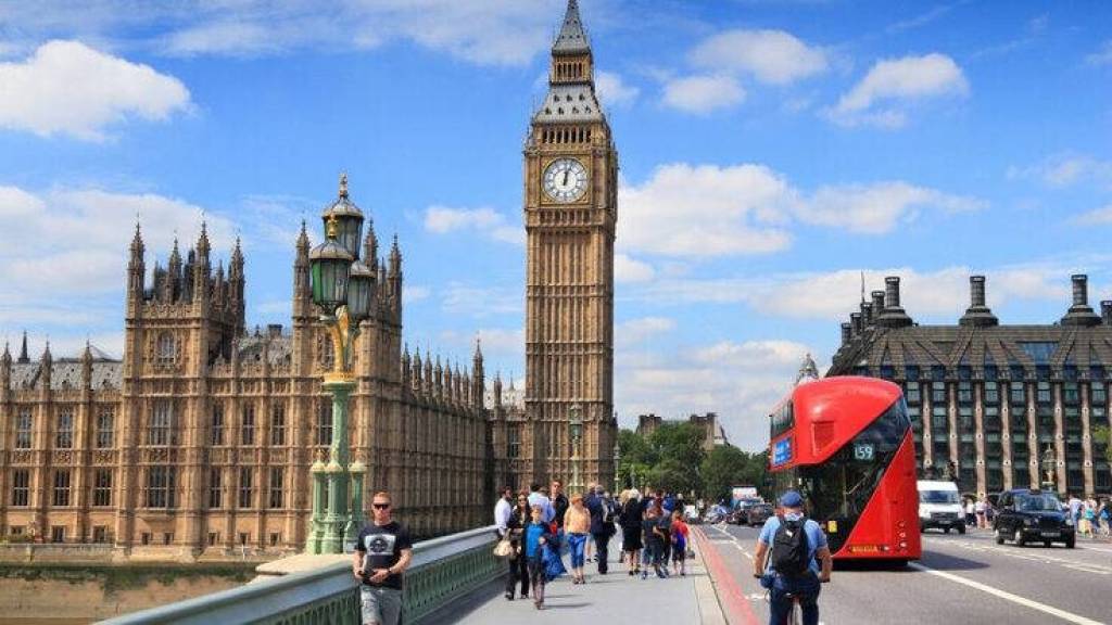 Buyuk Britaniyaga mehnat, ta’lim, turizm safarlari ortmoqda