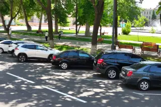 Тошкентда пулли парковка: тизим қандай ишлайди, кимларга имтиёз, кимга жазо бор?