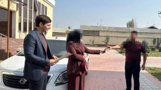 Алимент қарзи эвазига автомобиль расмийлаштирилди