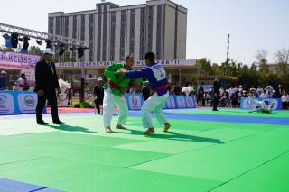 Termizda milliy qadriyatlarimiz ulug‘langan kurash musobaqasi o‘tkazildi