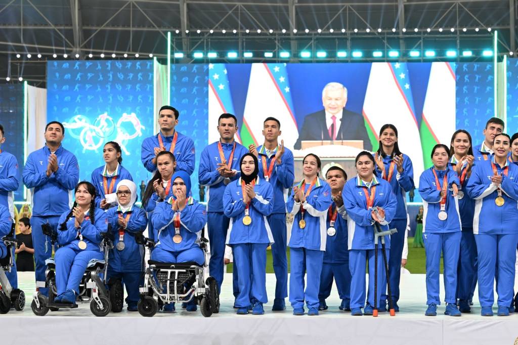 Президент Японияда қаҳрамонлик кўрсатган чемпионларимиз номини бирма-бир тилга олди