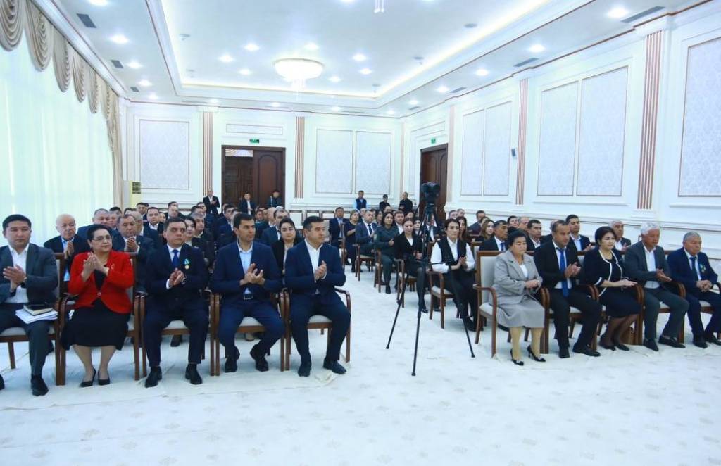 Тиббиёт ходимлари юксак мукофотга лойиқ кўрилди