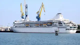 “Чексиз саёҳат кемаси” ёнилғи қимматлиги учун лангар ташлади