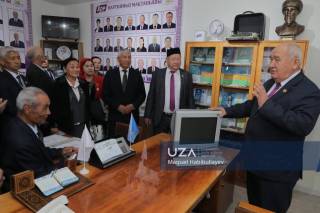 Партия тарихига бағишланган музей билан танишув