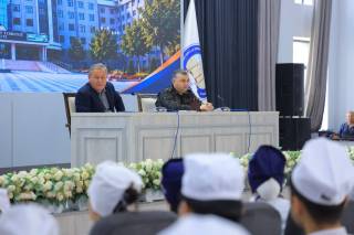 Viloyat hokimi bitiruvchi talabalar bilan muloqot o‘tkazdi