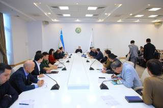 Коррупцияга қарши курашиш ва очиқликни таъминлаш масалалари муҳокама қилинди